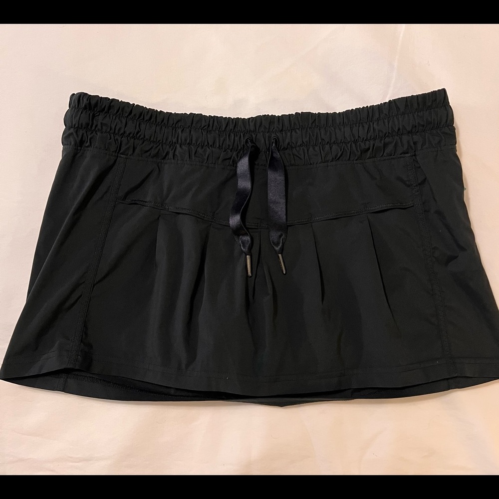 Black Lululemon skirt, size 8